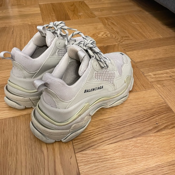 BALENCIAGA triple S logo embroidered sneakers - Picture 5 of 8